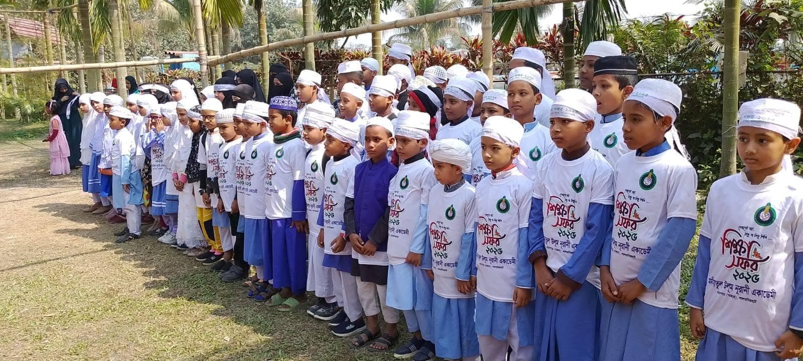 Students lined up in study tour shirts at the departure point